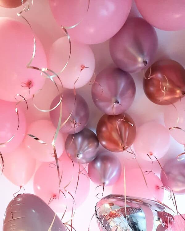 globos al techo rosas