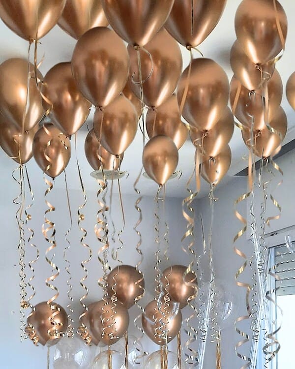globos al techo dorados
