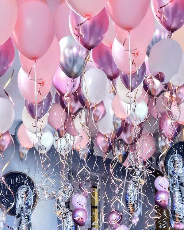 Globos al techo rosa gold